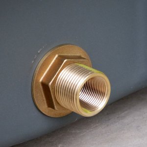 Drain bung feature